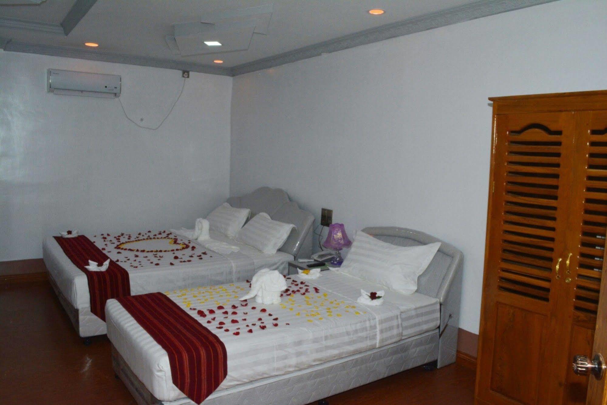 Myat Nan Taw Hotel Loi-kaw Exterior foto