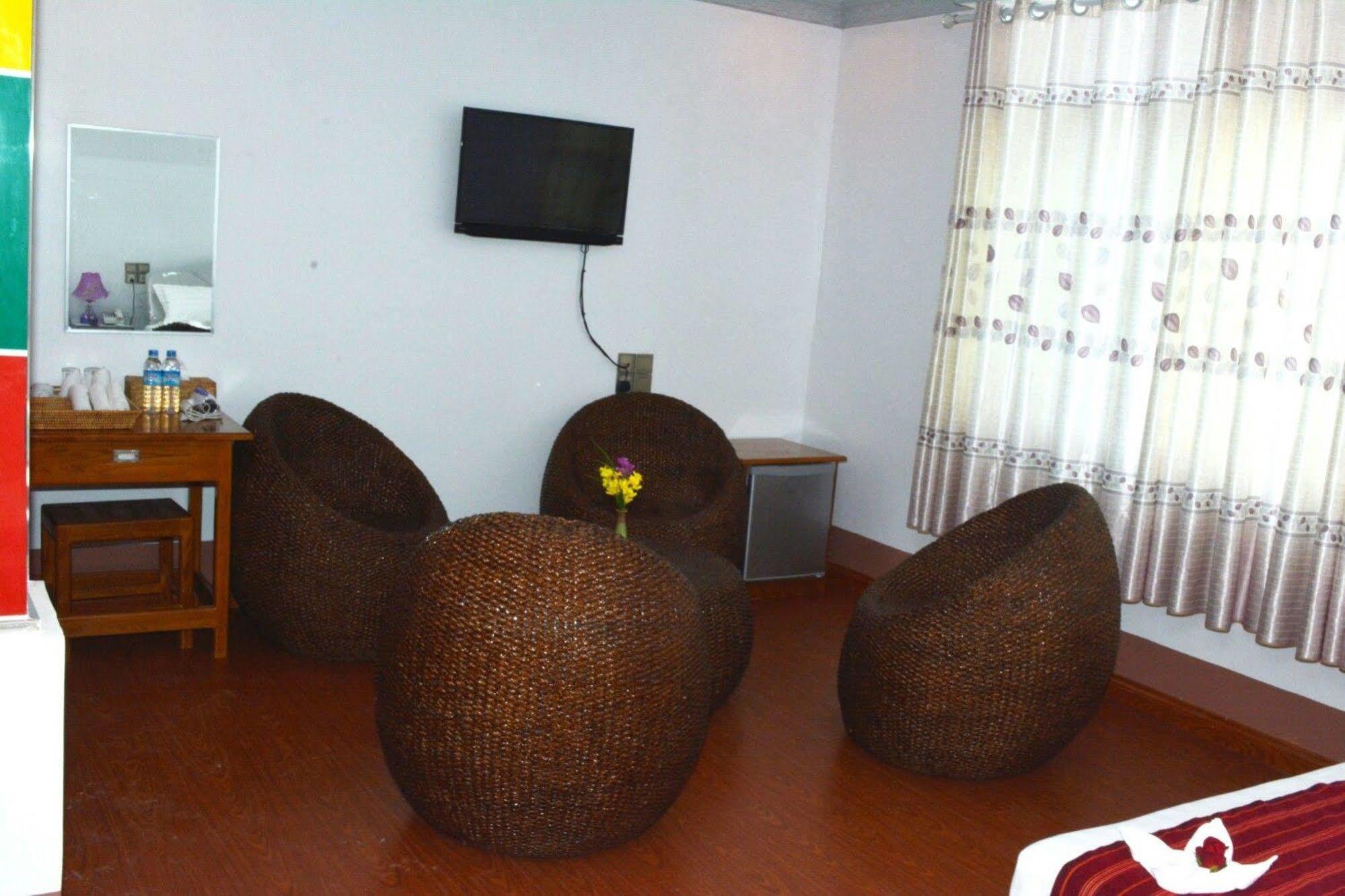 Myat Nan Taw Hotel Loi-kaw Exterior foto