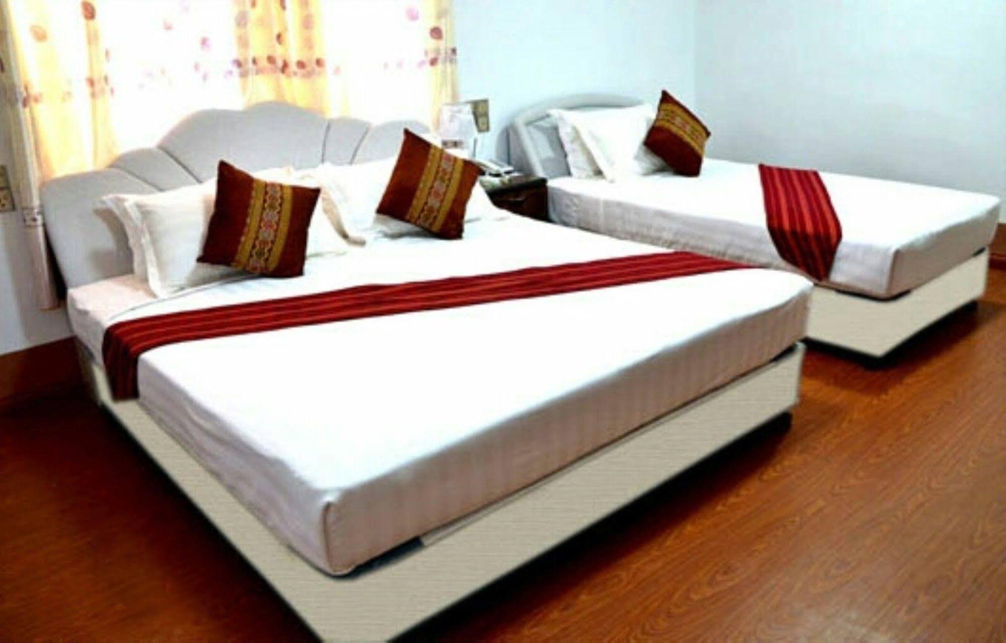 Myat Nan Taw Hotel Loi-kaw Exterior foto