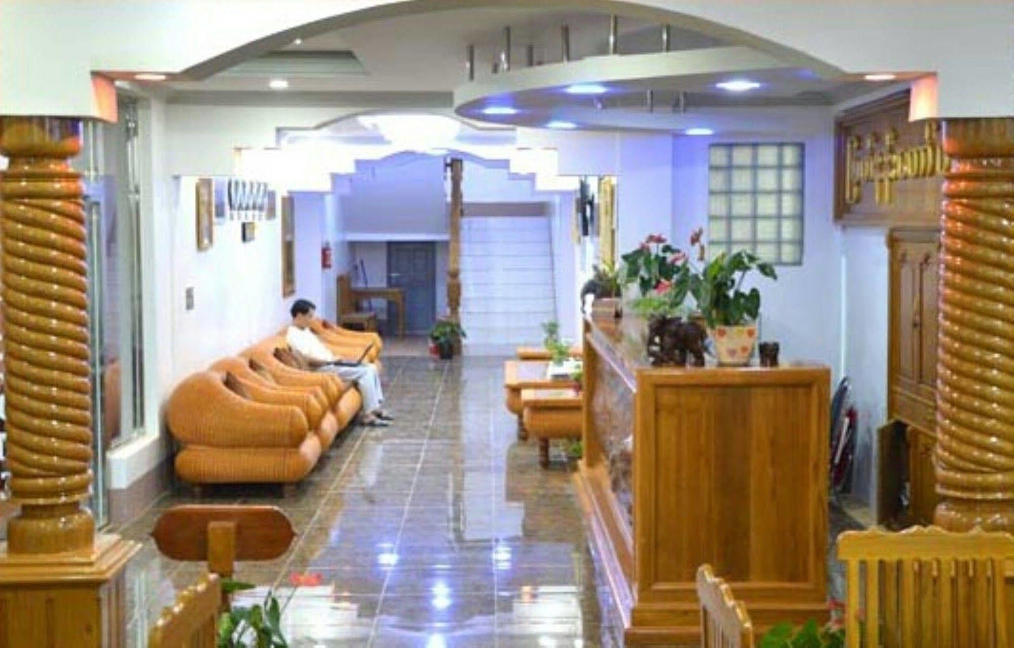 Myat Nan Taw Hotel Loi-kaw Exterior foto