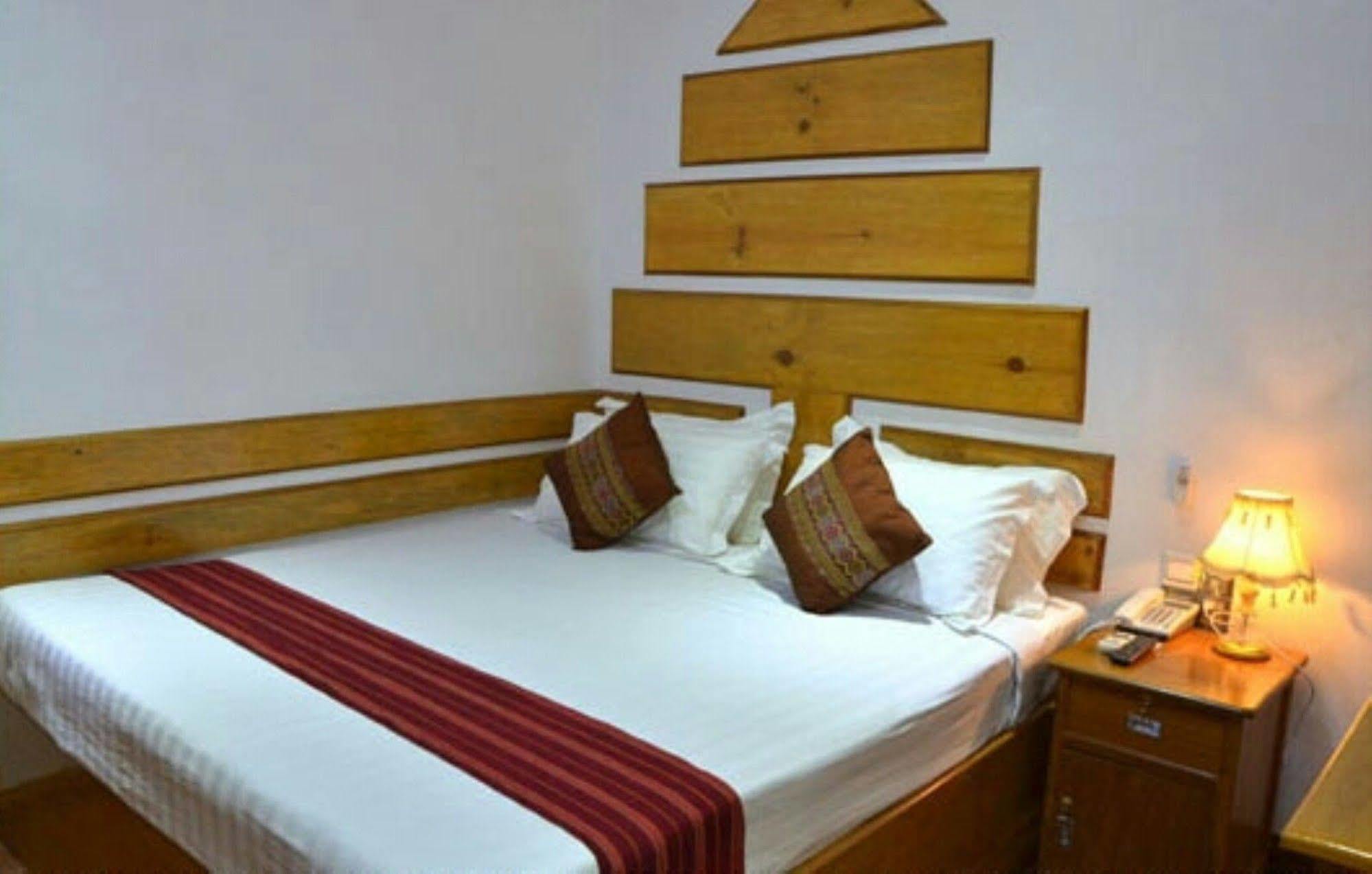 Myat Nan Taw Hotel Loi-kaw Exterior foto