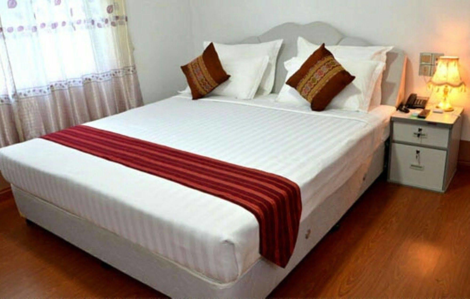 Myat Nan Taw Hotel Loi-kaw Exterior foto