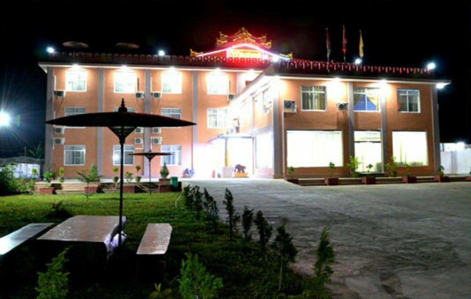Myat Nan Taw Hotel Loi-kaw Exterior foto