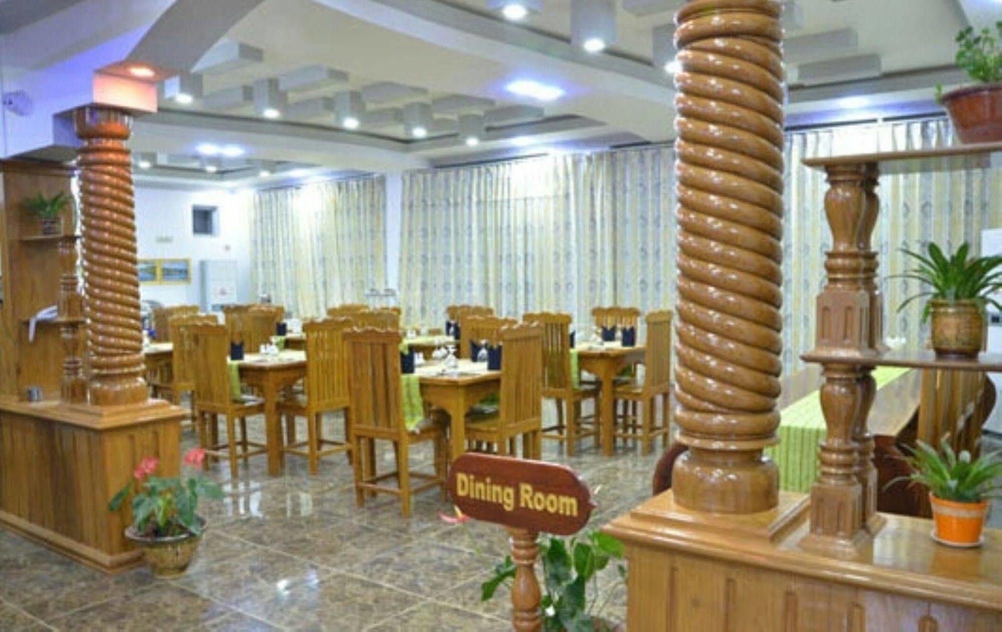 Myat Nan Taw Hotel Loi-kaw Exterior foto